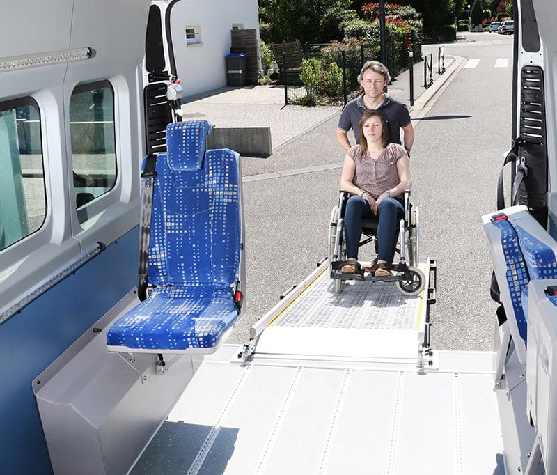 minibus tpmr l3h2 vue intérieur avec entrée fauteuil roulant