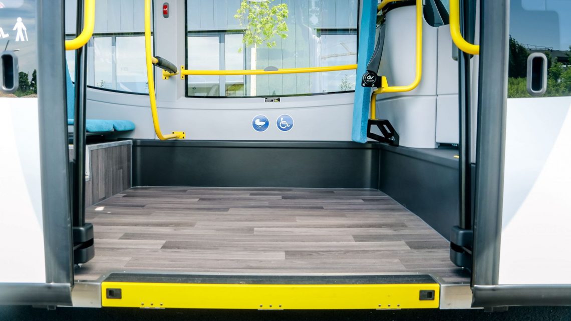minibus urbain city 29 vu intérieur espace pour fauteuil roulant
