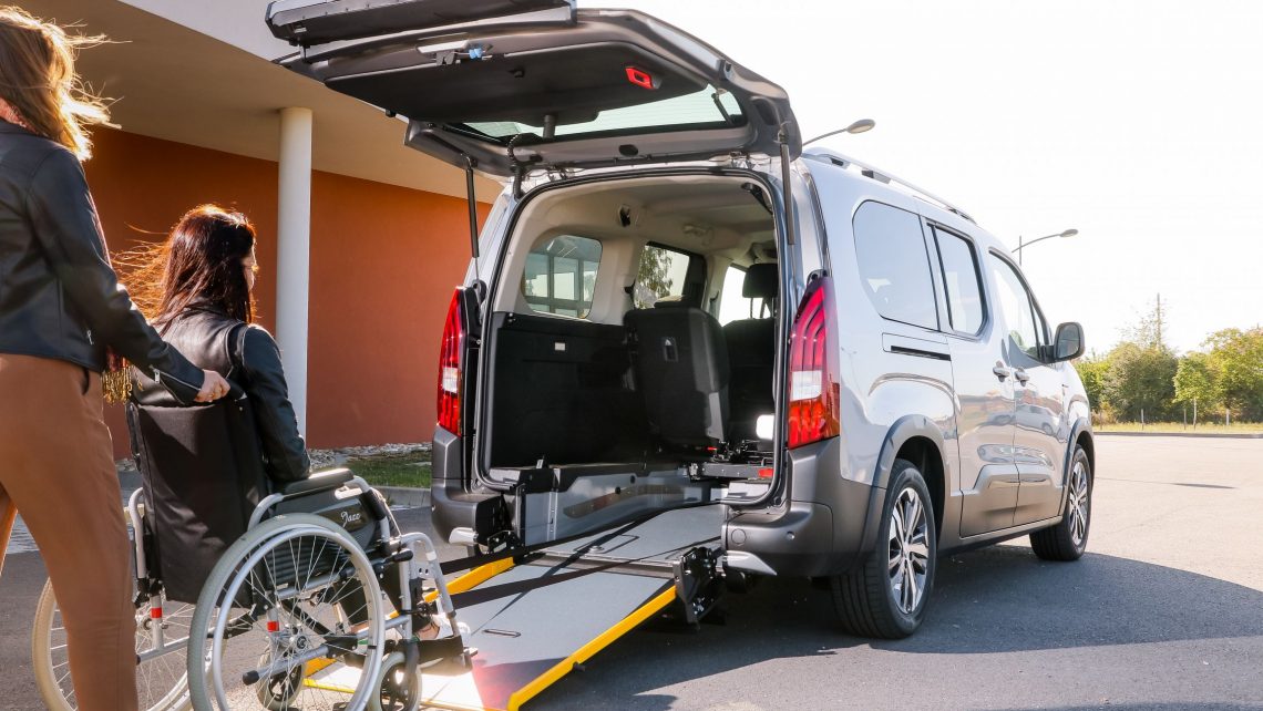 modulis 6 peugeot rifter TPMR montée du fauteuil roulant avec sangles XXL