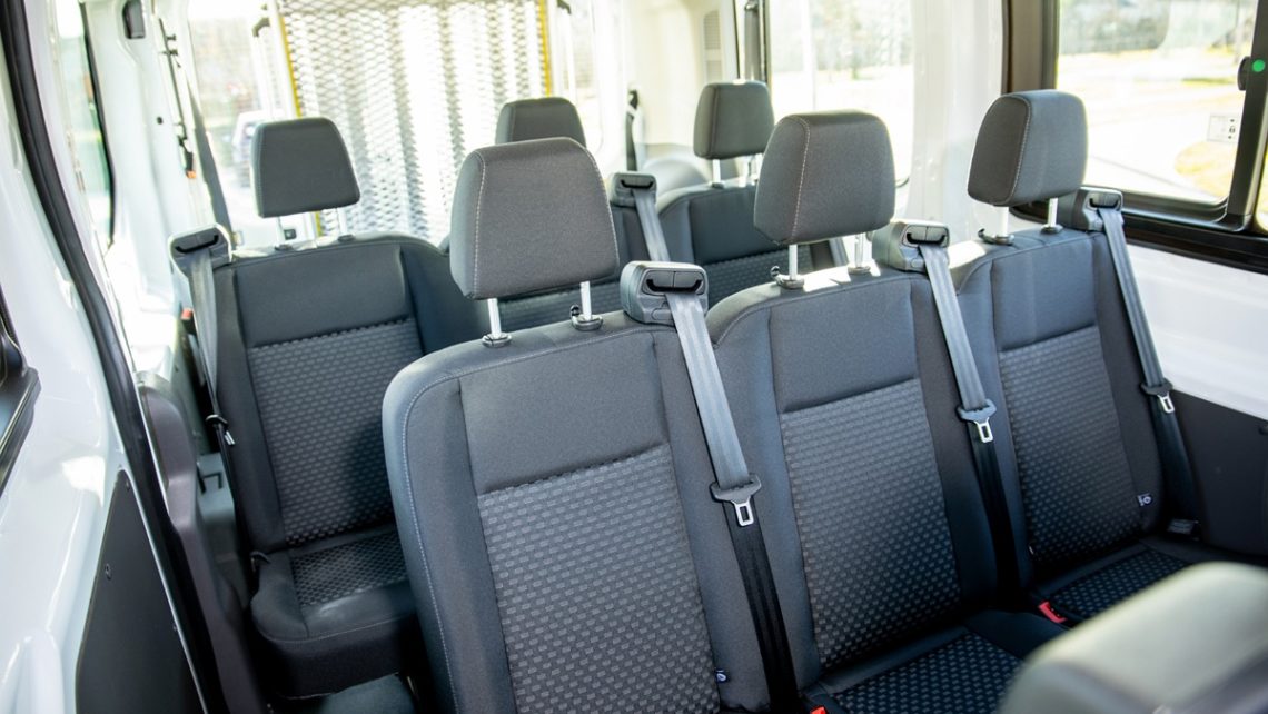 Minibus Ford Transit 9 places pour transport de personnes à mobilité réduite
